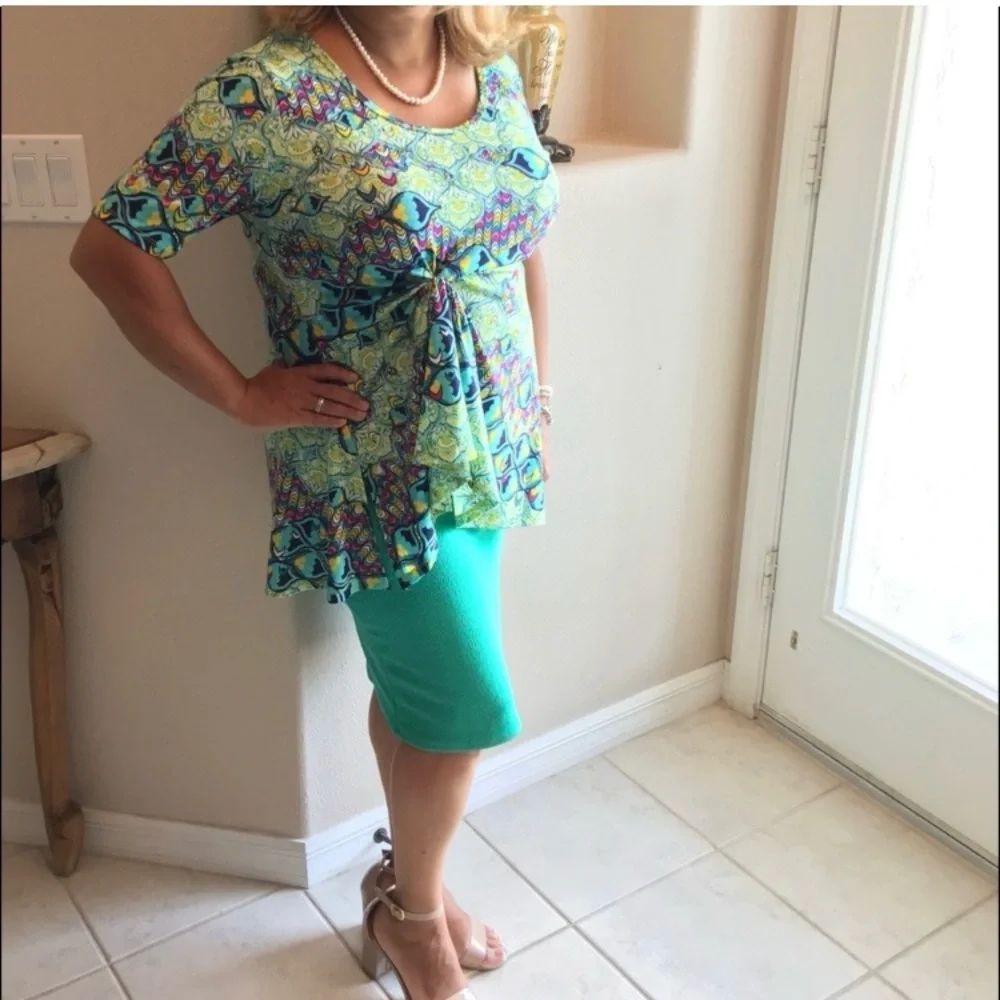 NWOT LuLaRoe Perfect T Top - Picture 7 of 8